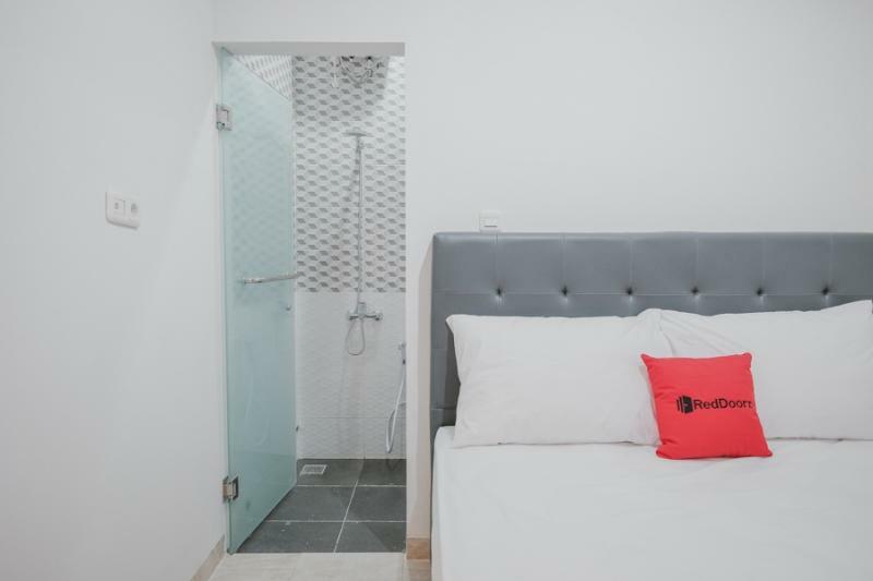 Hotel Reddoorz Near Taman Palem Jakarta Exterior foto